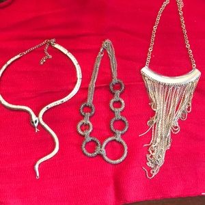 2 assorted necklaces